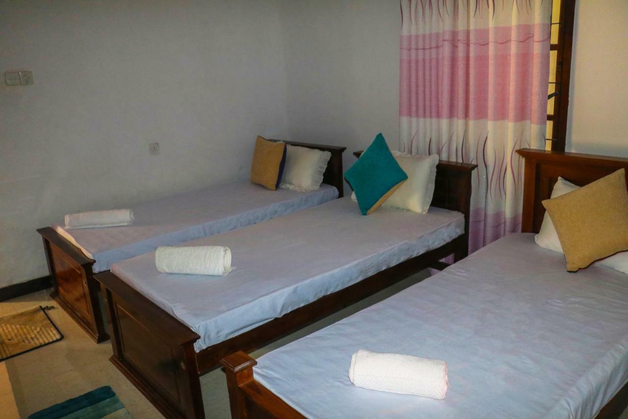 Deshani Holiday Inn Dambulla Exterior foto